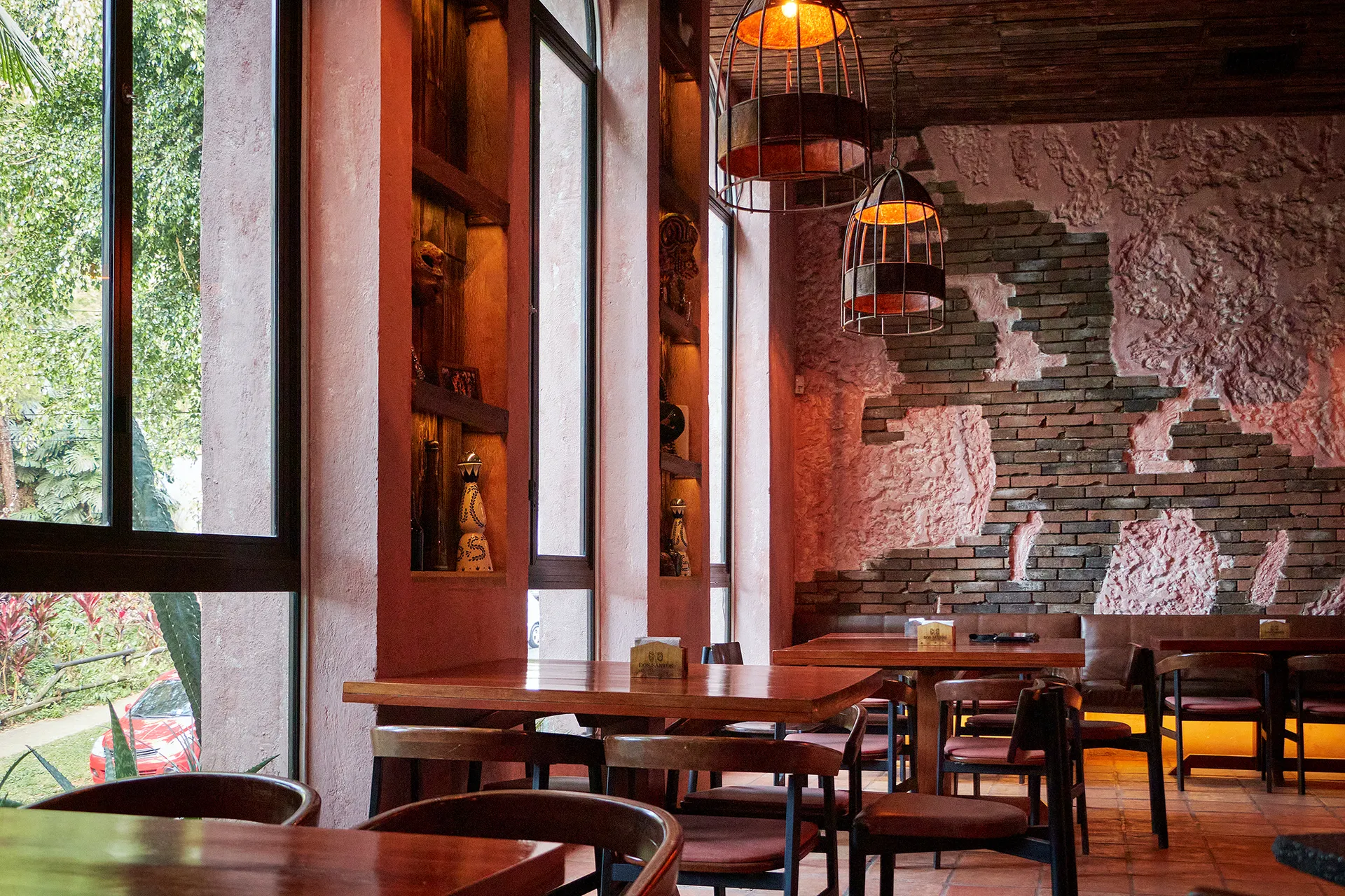 Dos Santos Cantina con enchape Clay House