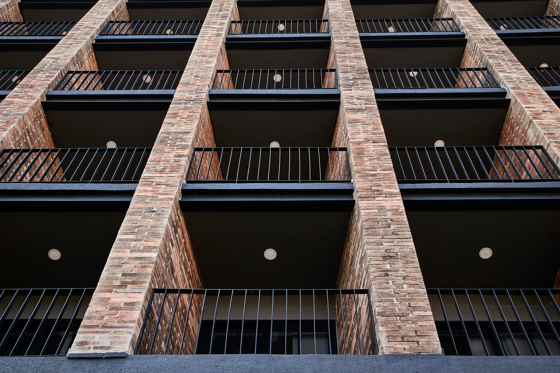 Edificio en ladrillo — Clay House