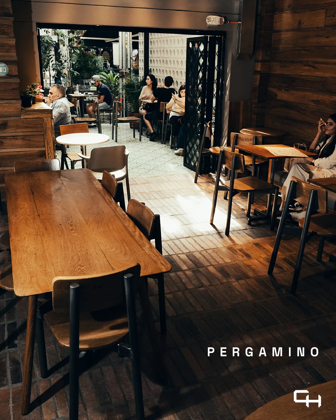 Pergamino Café con ladrillo Clay House